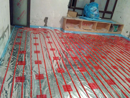 东海水景城豪苑住宅地暖管铺设