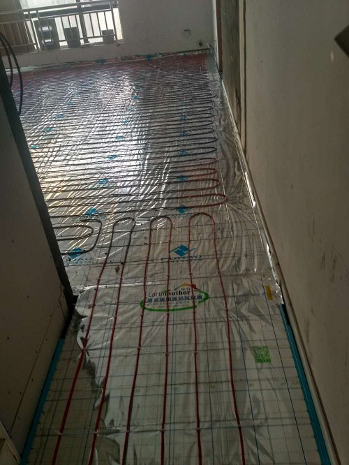 恒逸南岸明珠丹佛斯电地暖过道铺设