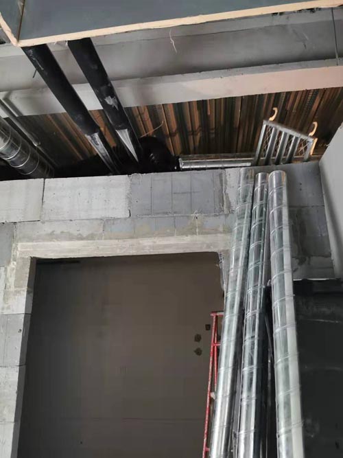 西湖解百城市奥莱新风风管施工
