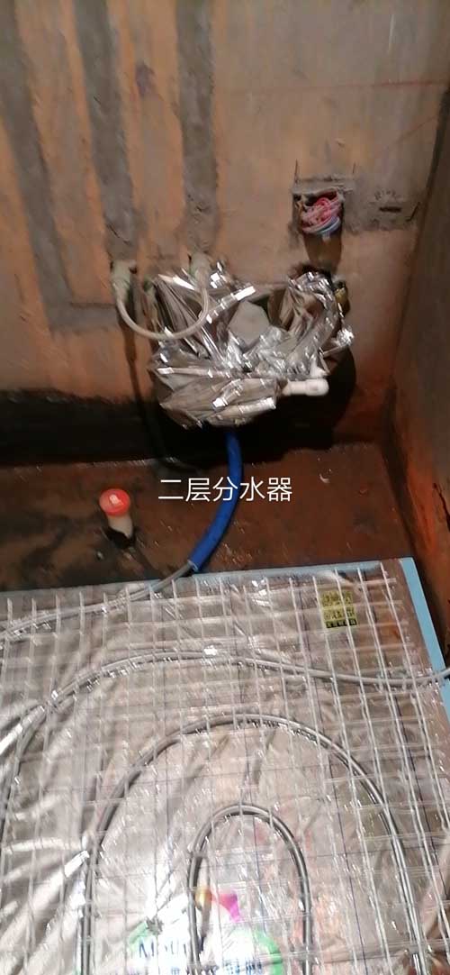 融信沐澜叠排地暖回路施工